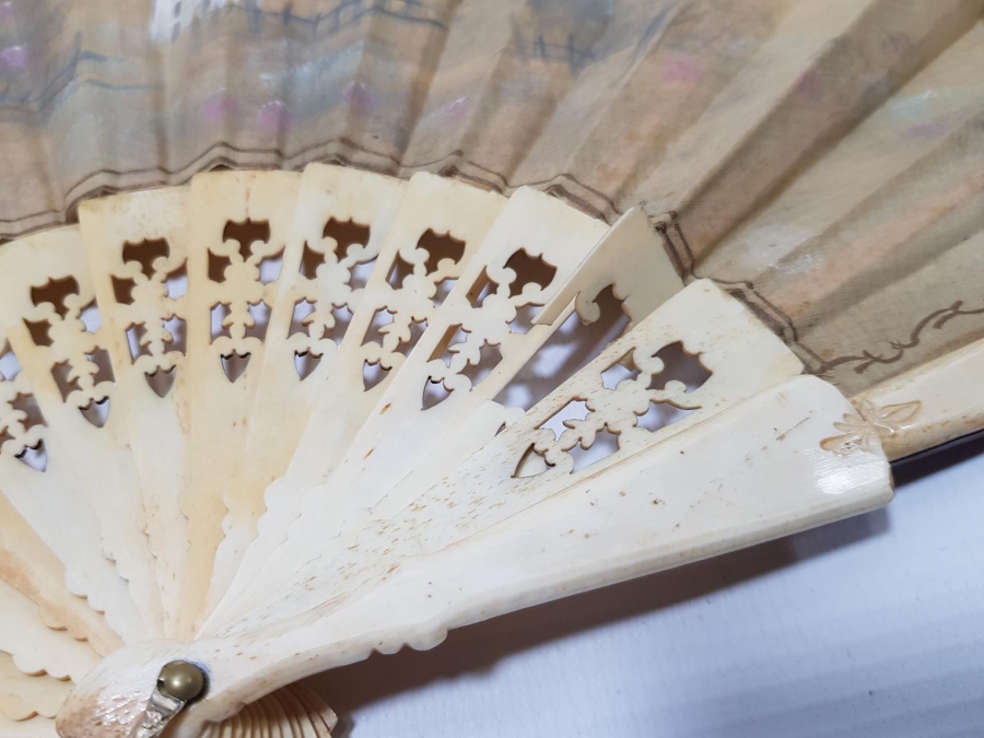 ANTİKA FİLDİŞİ SAPLI SANATÇI İŞİ EL BOYAMA YELPAZE