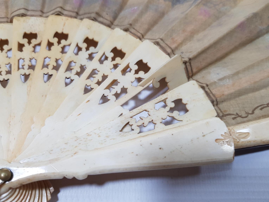 ANTİKA FİLDİŞİ SAPLI SANATÇI İŞİ EL BOYAMA YELPAZE