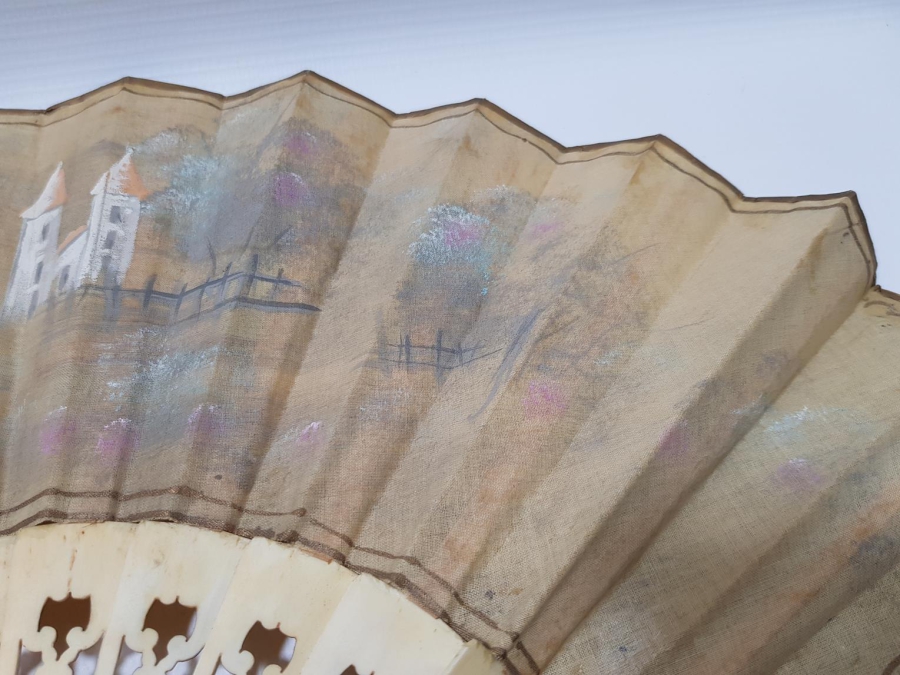 ANTİKA FİLDİŞİ SAPLI SANATÇI İŞİ EL BOYAMA YELPAZE