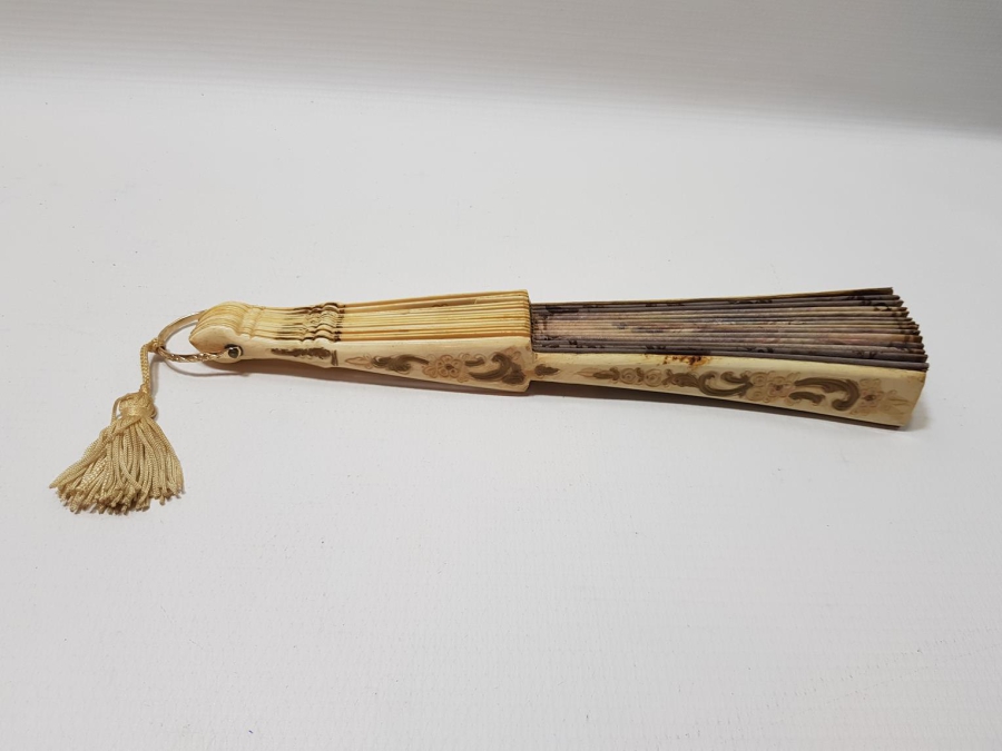 ANTİKA FİLDİŞİ SAPLI SANATÇI İŞİ EL BOYAMA YELPAZE