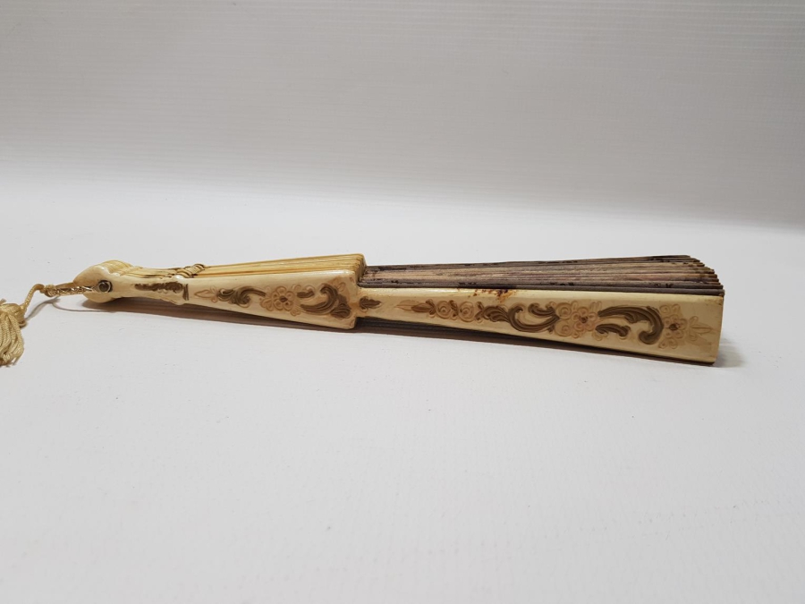 ANTİKA FİLDİŞİ SAPLI SANATÇI İŞİ EL BOYAMA YELPAZE