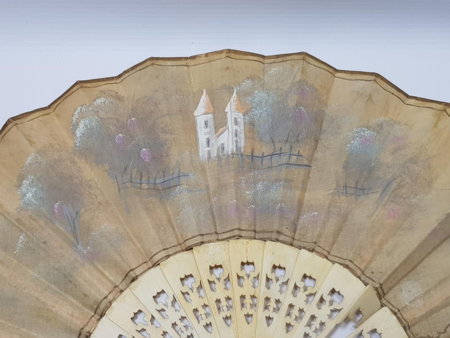 ANTİKA FİLDİŞİ SAPLI SANATÇI İŞİ EL BOYAMA YELPAZE