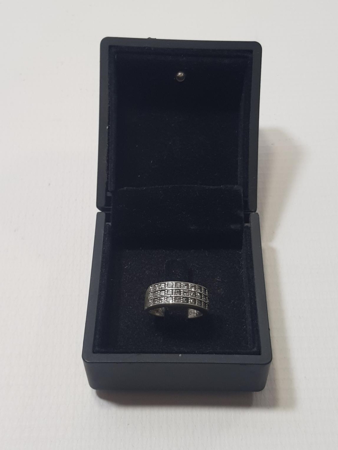 ZİRKON TAŞLARLA SÜSLÜ GÜMÜŞ YÜZÜK