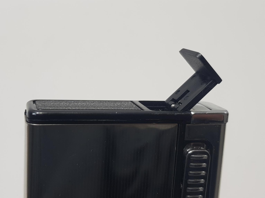 TUĞRALI SİGARALIK VE ÇAKMAK