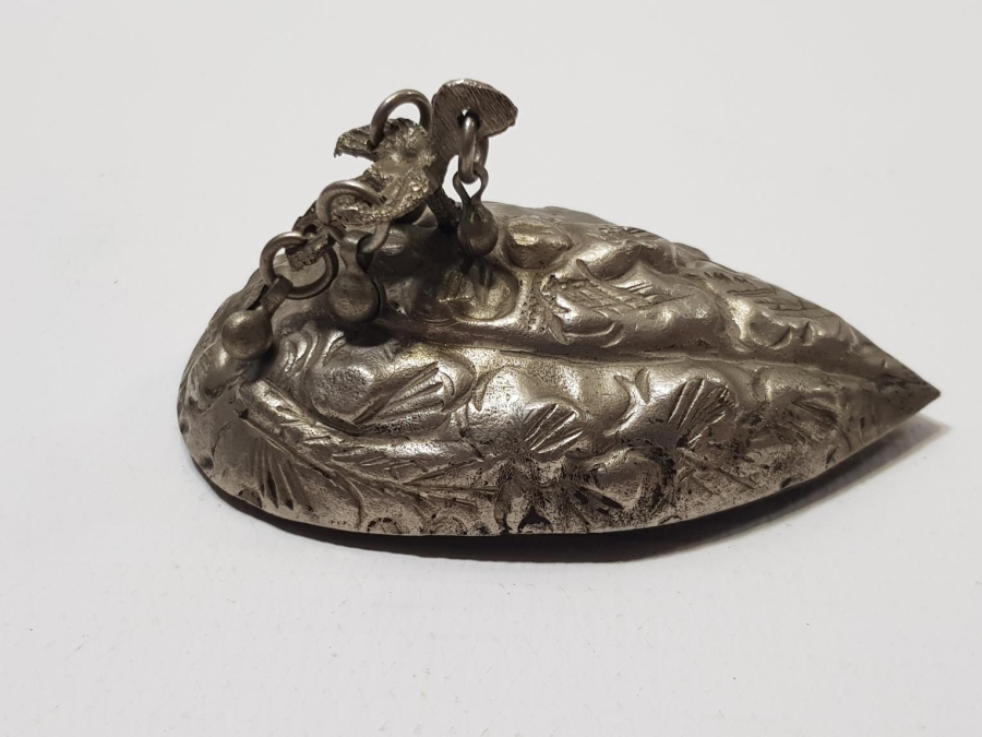 OSMANLI DÖNEMİ ÇOK NADİR DAMGALI VE KUŞ APLİKELİ TOPUK TAŞI ALETİ