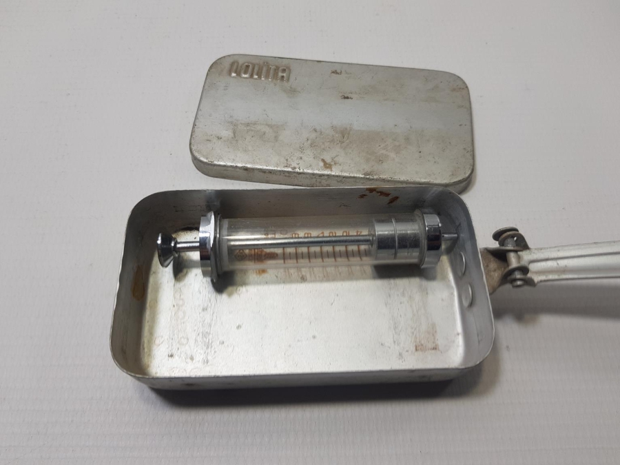 ANTİKA CAM ENJEKTÖR VE ŞIRINGA KUTUSU