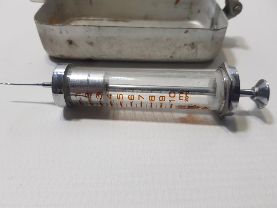 ANTİKA CAM ENJEKTÖR VE ŞIRINGA KUTUSU