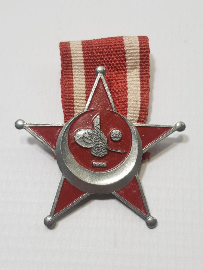 ORİJİNAL KURDELASIYLA ÇİL KONDİSYONDA ÇANAKKALE MADALYASI