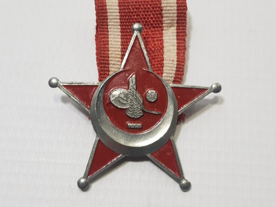 ORİJİNAL KURDELASIYLA ÇİL KONDİSYONDA ÇANAKKALE MADALYASI