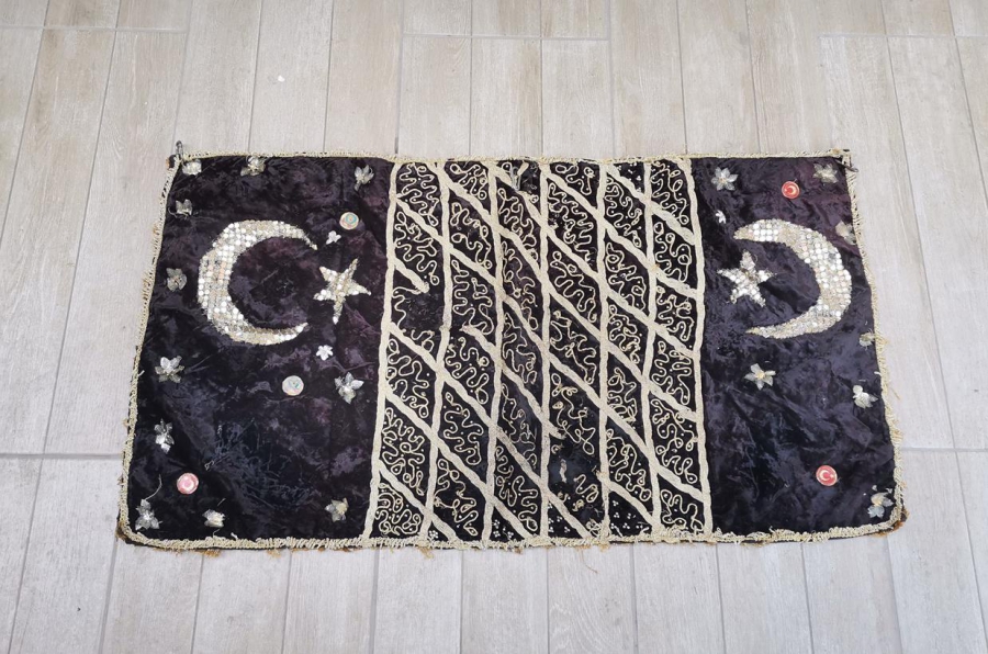 ANTİKA AY YILDIZLI DEVE ÖRTÜSÜ