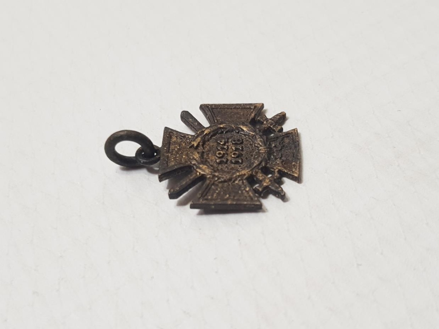 1. DÜNYA SAVAŞI MİNYATÜR KILIÇLI DEMİR HAÇ MADALYASI