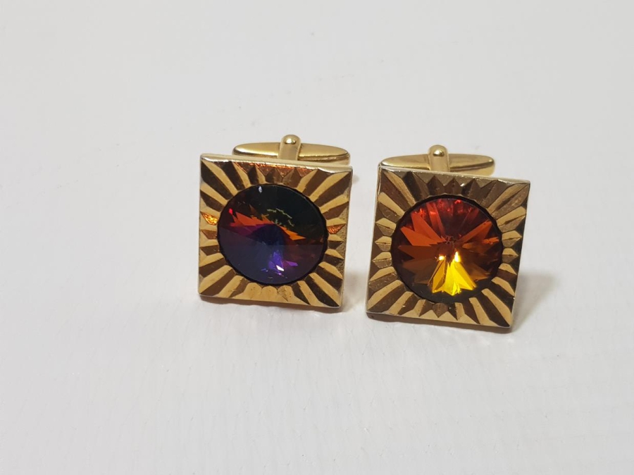 ANTİKA DOĞAL TAŞLI BİR ÇİFT KOL DÜĞMESİ