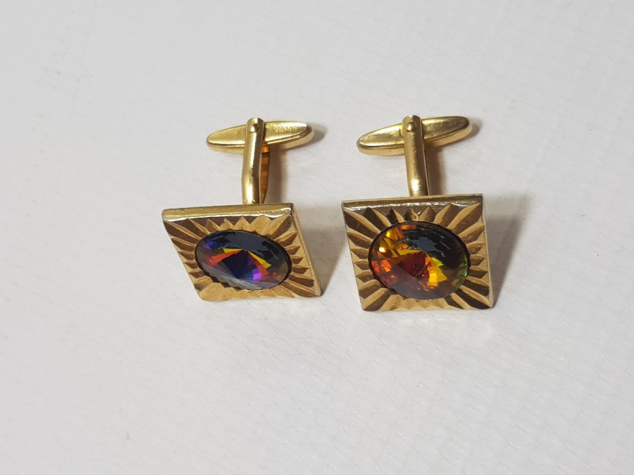 ANTİKA DOĞAL TAŞLI BİR ÇİFT KOL DÜĞMESİ