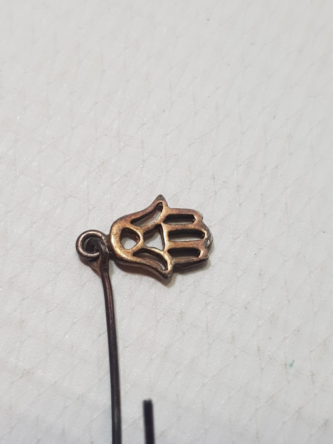 FATMA ANANIN ELİ FORMLU GÜMÜŞ İĞNELİK - BROŞ