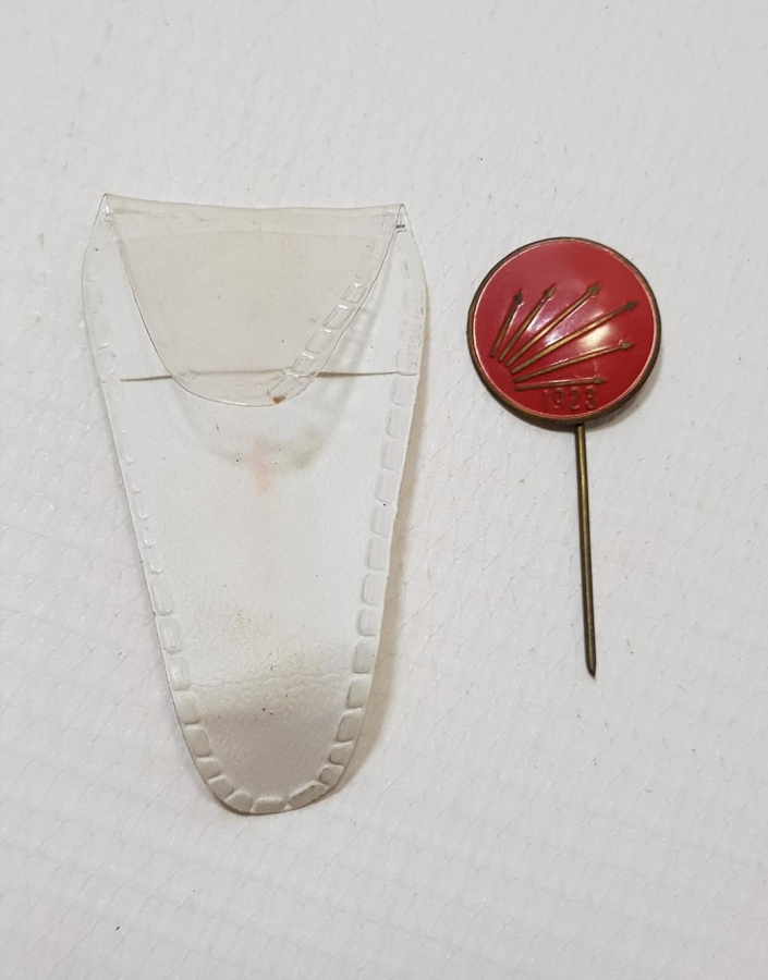 ORİJİNAL KABINDA ANTİKA CHP ROZETİ