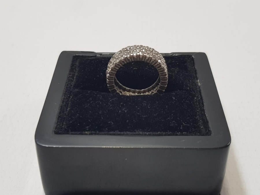 ZİRKON TAŞLARLA SÜSLÜ GÜMÜŞ YÜZÜK