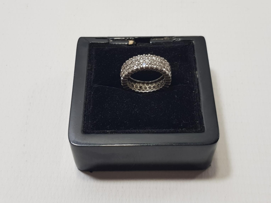 ZİRKON TAŞLARLA SÜSLÜ GÜMÜŞ YÜZÜK