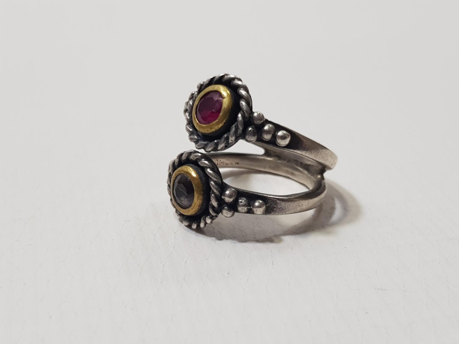 ÜZERİ DOĞAL TAŞLARLA SÜSLÜ İKİZ GÜMÜŞ YÜZÜK