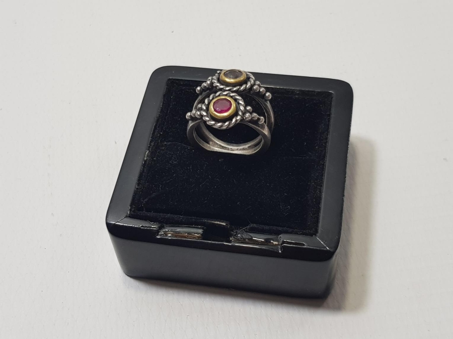 ÜZERİ DOĞAL TAŞLARLA SÜSLÜ İKİZ GÜMÜŞ YÜZÜK