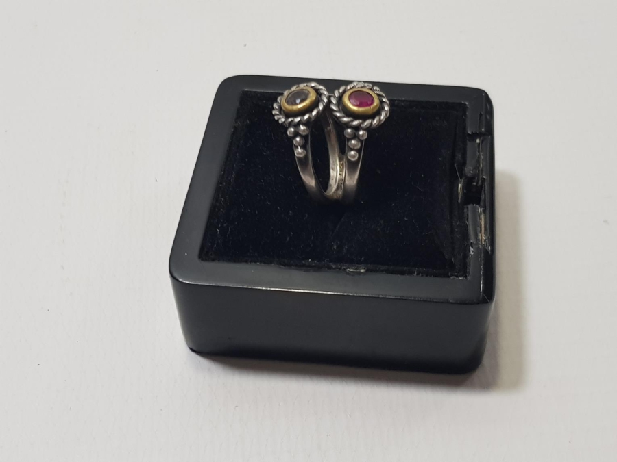 ÜZERİ DOĞAL TAŞLARLA SÜSLÜ İKİZ GÜMÜŞ YÜZÜK