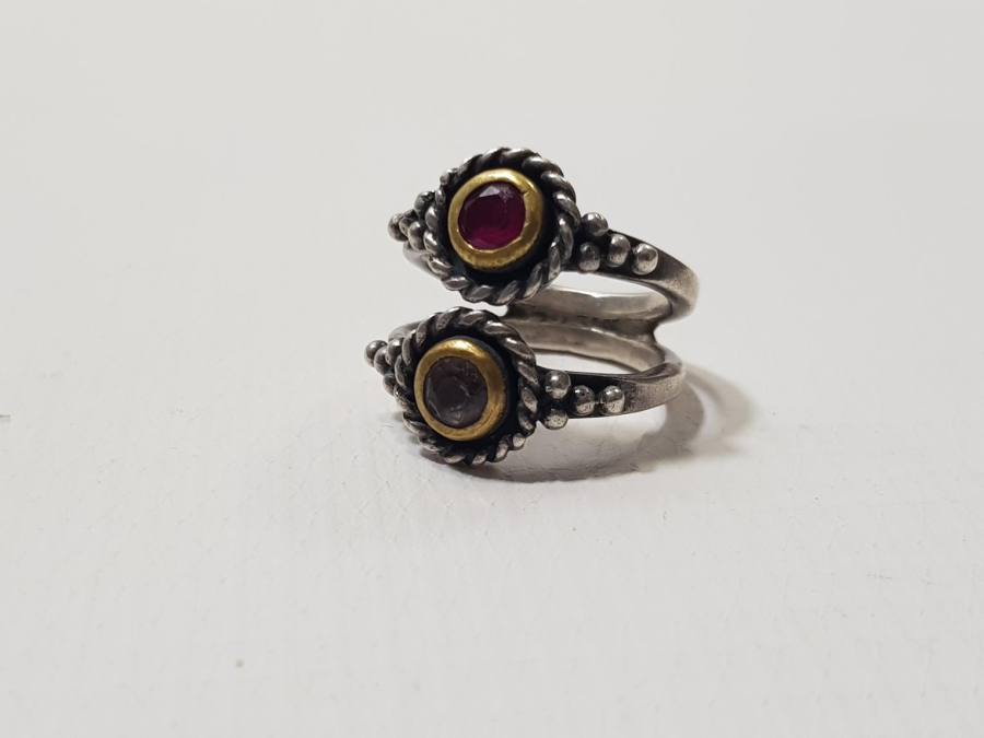 ÜZERİ DOĞAL TAŞLARLA SÜSLÜ İKİZ GÜMÜŞ YÜZÜK