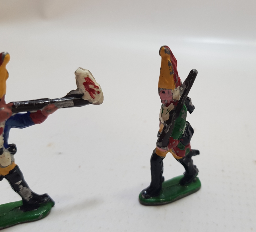 1900 BAŞLARI EL BOYAMA 2 ADET ANTİKA KURŞUN ASKER