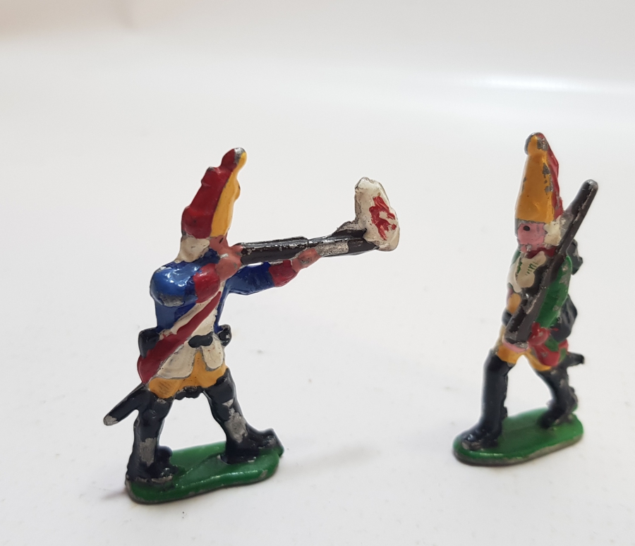 1900 BAŞLARI EL BOYAMA 2 ADET ANTİKA KURŞUN ASKER