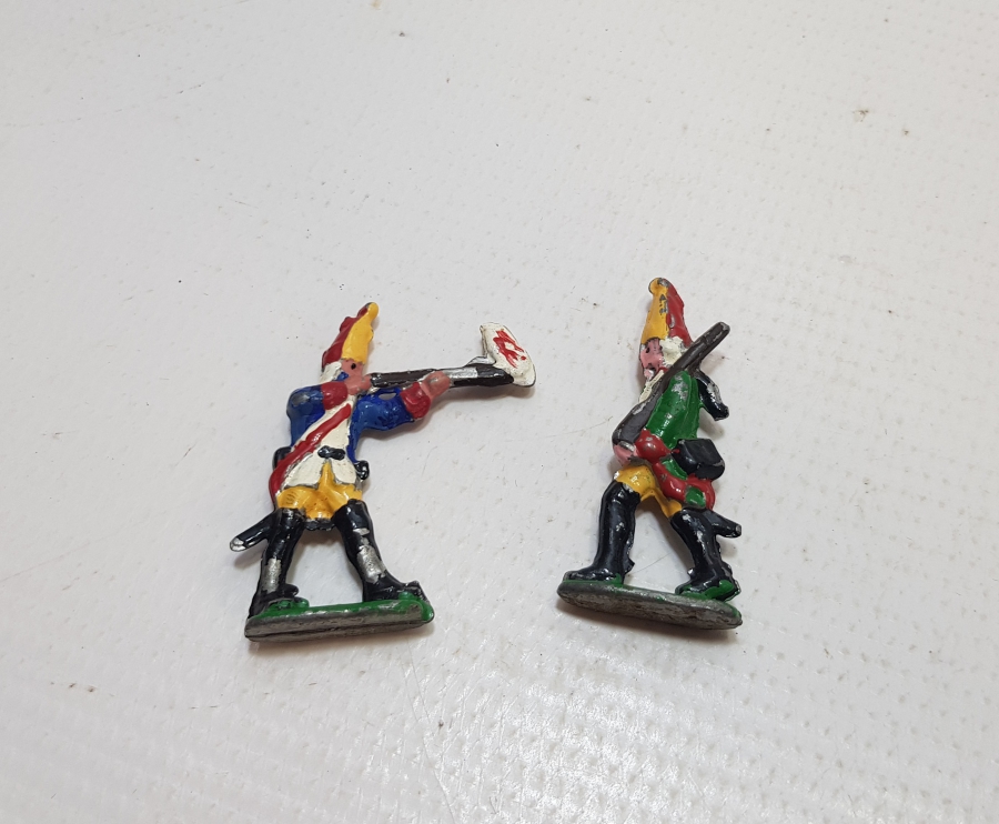 1900 BAŞLARI EL BOYAMA 2 ADET ANTİKA KURŞUN ASKER