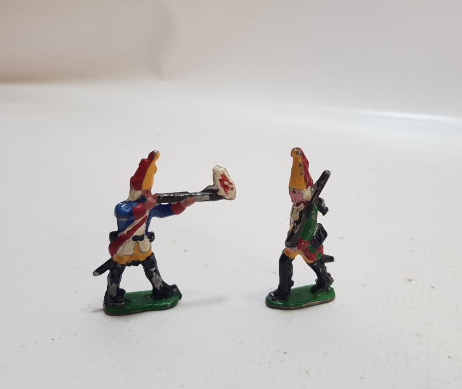 1900 BAŞLARI EL BOYAMA 2 ADET ANTİKA KURŞUN ASKER