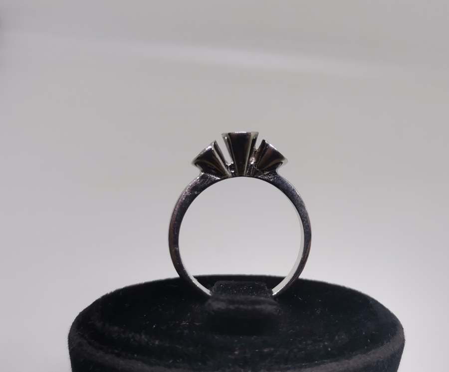 ÜÇTAŞ MODEL PIRLANTA YÜZÜK