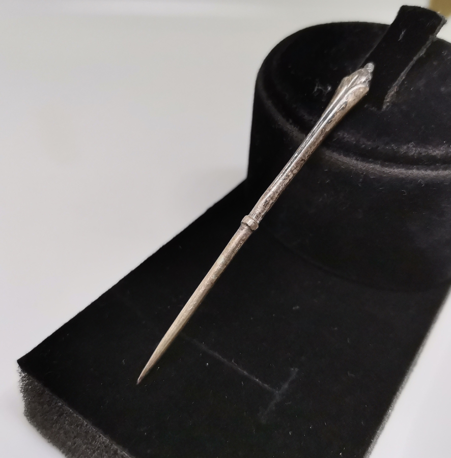 ÜST KISMI LALE FORMUNDA OSMANLI DÖNEMİ GÜMÜŞ İĞNE