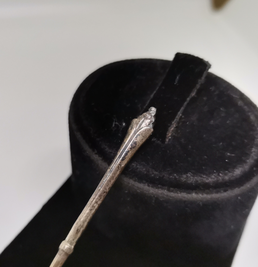 ÜST KISMI LALE FORMUNDA OSMANLI DÖNEMİ GÜMÜŞ İĞNE