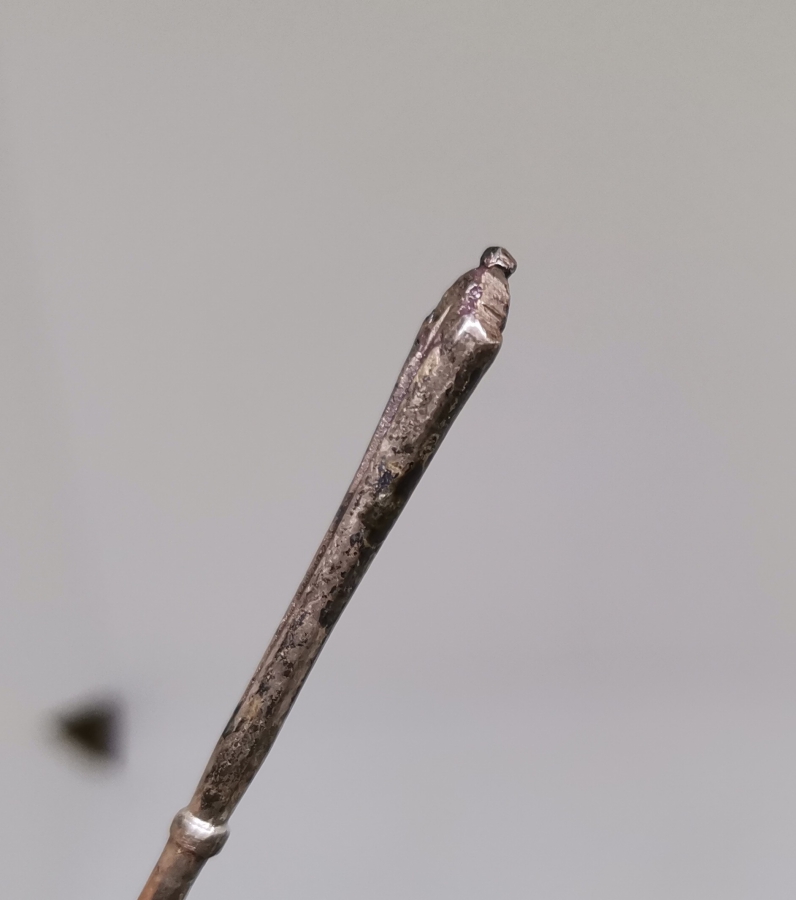 ÜST KISMI LALE FORMUNDA OSMANLI DÖNEMİ GÜMÜŞ İĞNE