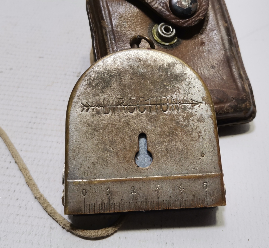 ORİJİNAL DERİ KILIFINDA 2. DÜNYA SAVAŞI DÖNEMİ ANTİKA PUSULA