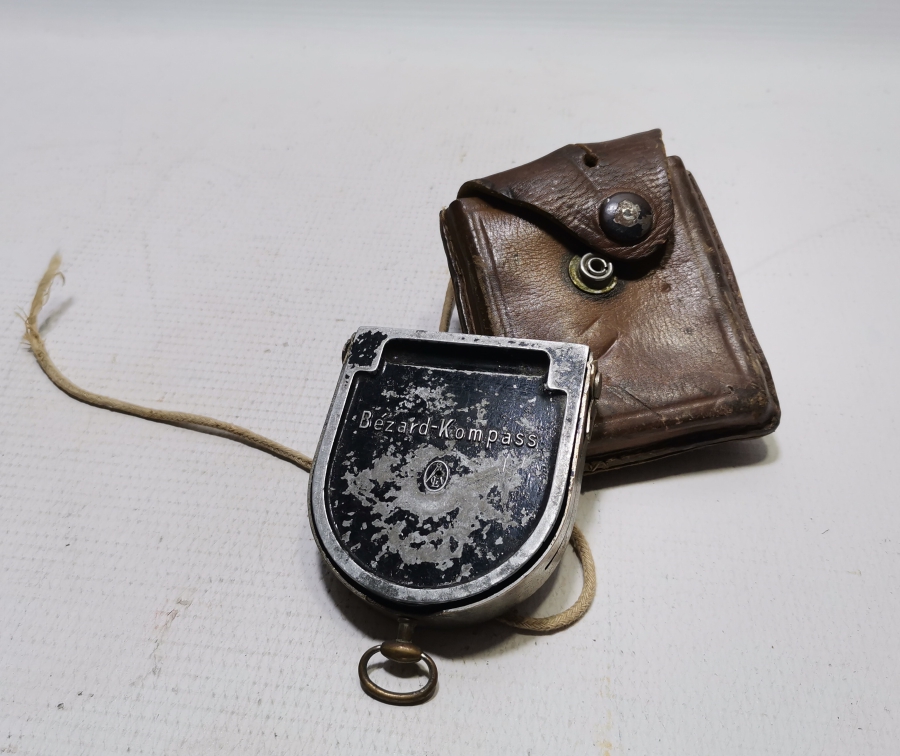 ORİJİNAL DERİ KILIFINDA 2. DÜNYA SAVAŞI DÖNEMİ ANTİKA PUSULA