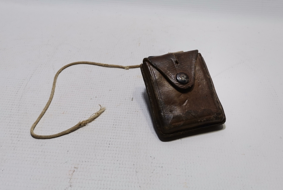 ORİJİNAL DERİ KILIFINDA 2. DÜNYA SAVAŞI DÖNEMİ ANTİKA PUSULA