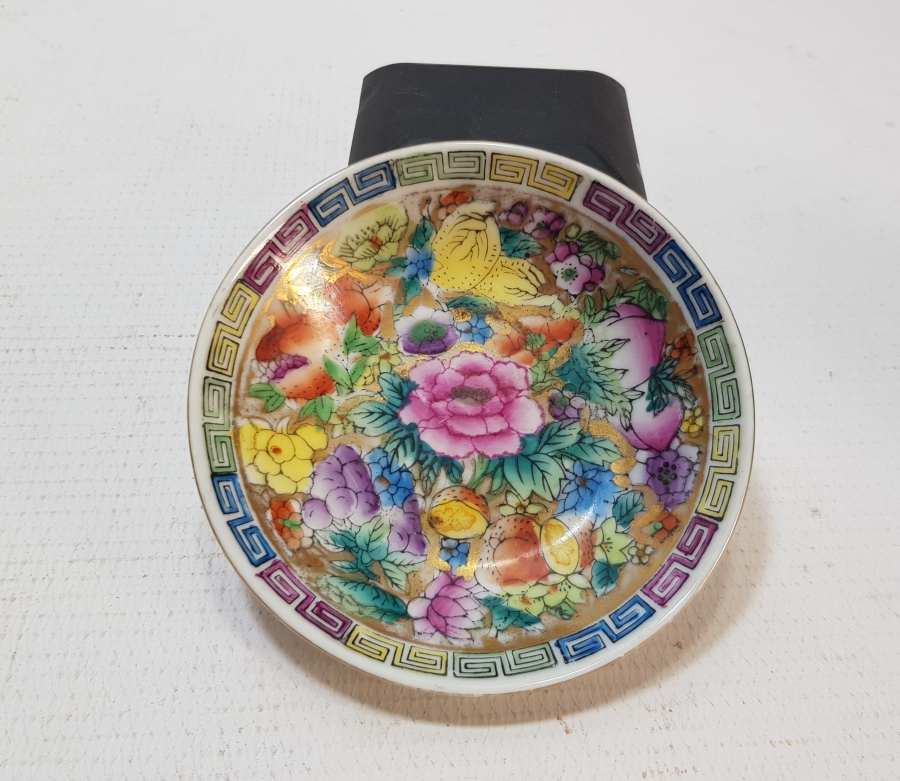 UZAKDOĞU YAPIMI ALTI DAMGALI ANTİKA PORSELEN KASE