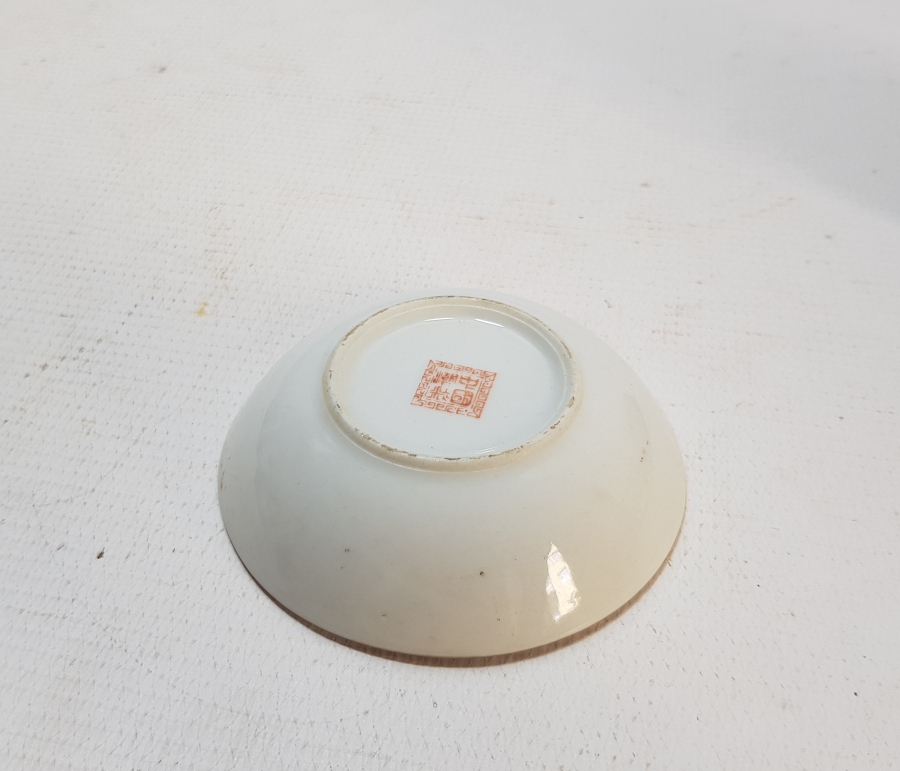 UZAKDOĞU YAPIMI ALTI DAMGALI ANTİKA PORSELEN KASE