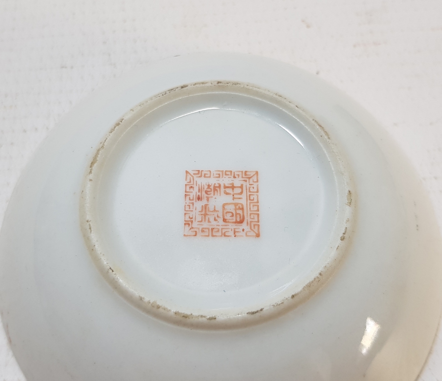 UZAKDOĞU YAPIMI ALTI DAMGALI ANTİKA PORSELEN KASE