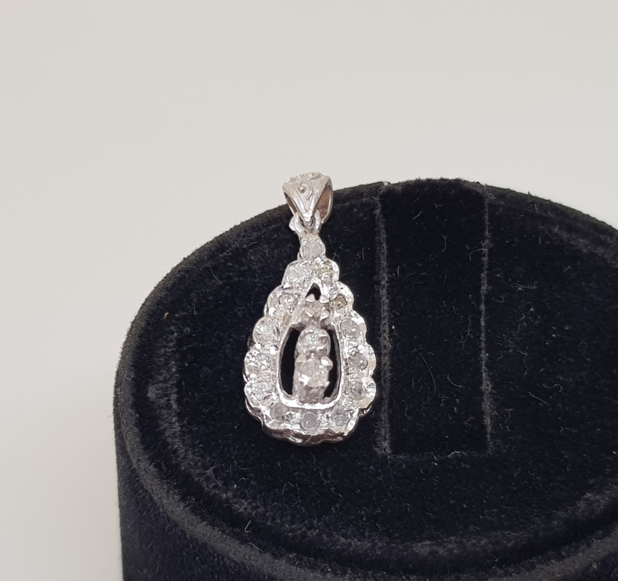 PIRLANTA TAŞLI ÖZEL YAPIM DAMLA MODEL KOLYE UCU