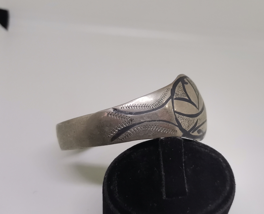 ÜZERİ LALE MOTİFLİ VAN İŞİ ANTİKA SAVATLI BİLEZİK