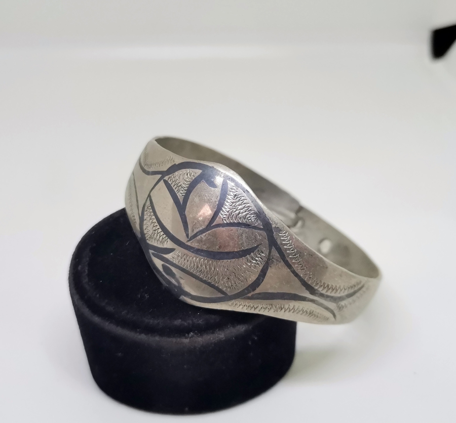 ÜZERİ LALE MOTİFLİ VAN İŞİ ANTİKA SAVATLI BİLEZİK