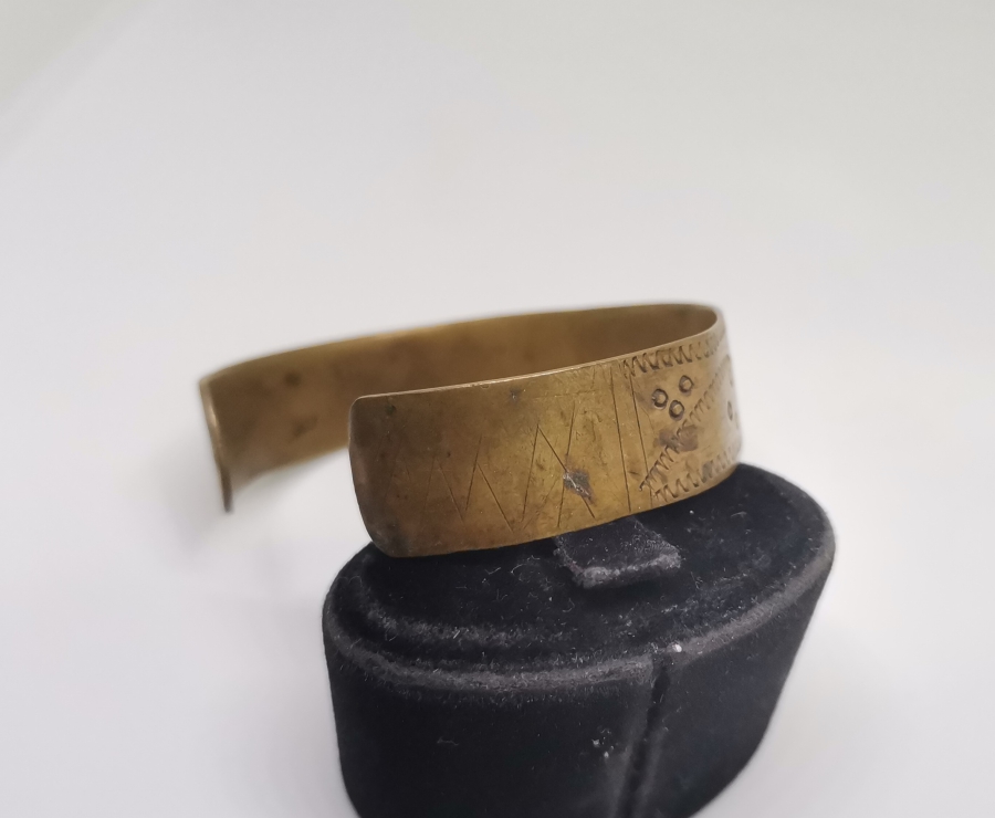 OSMANLI DÖNEMİ ÜZERİ İŞLEMELİ ROMATİZMA BİLEKLİĞİ