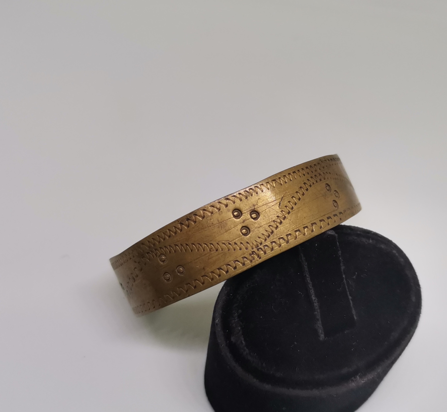 OSMANLI DÖNEMİ ÜZERİ İŞLEMELİ ROMATİZMA BİLEKLİĞİ