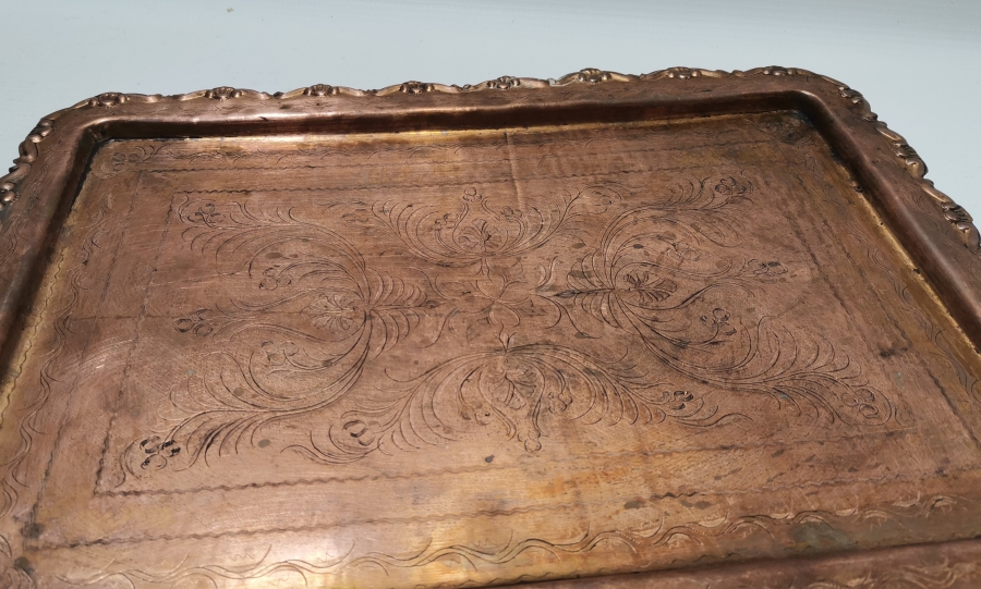 ÜZERİ KALEM VE KABARTMA İŞÇİLİKLİ NADİR ESERİ İSTANBUL KAHVE TEPSİSİ