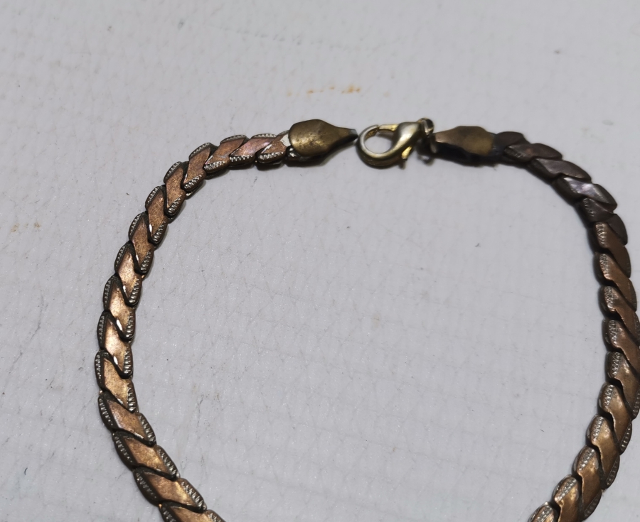 KABARTMA İŞÇİLİKLİ GÜMÜŞ KAPLAMA ANTİKA BİLEKLİK