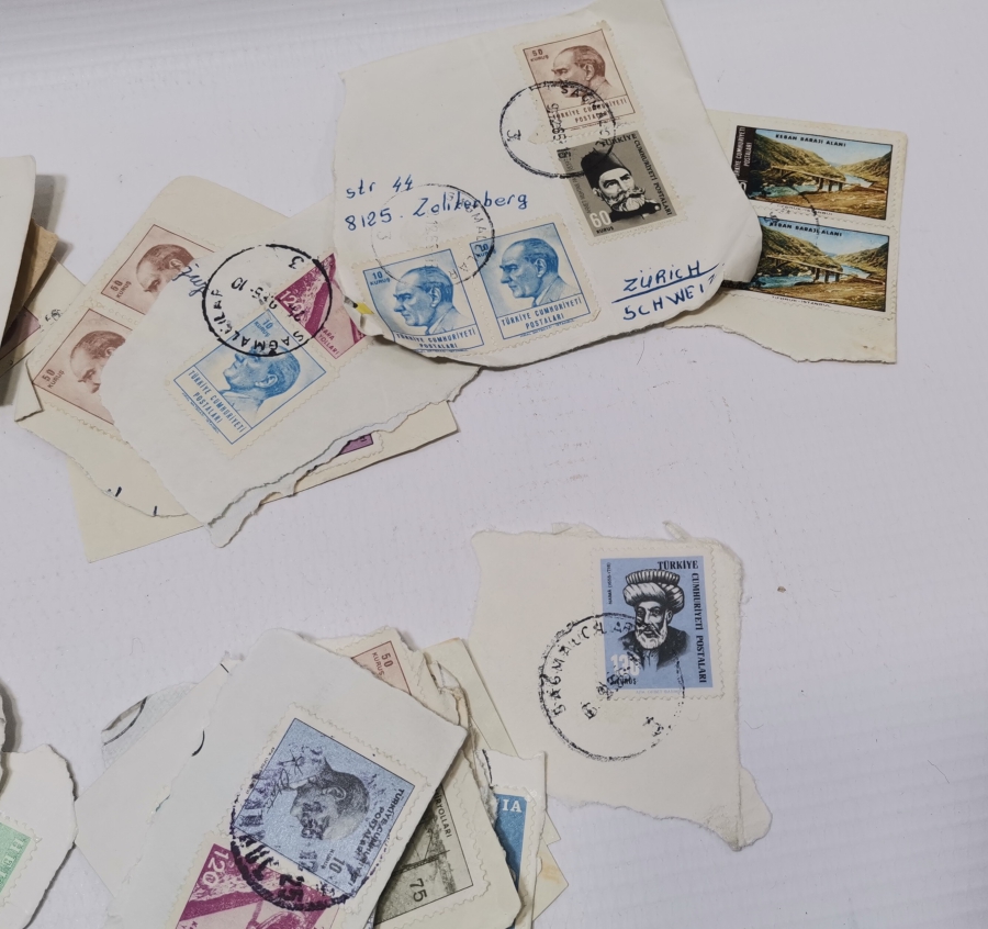 YERLİ VE YABANCI MEKTUPTAN KESİLME ANTİKA PUL LOTU