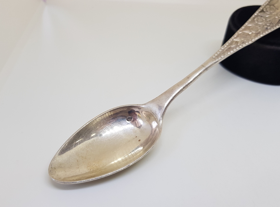 ABDÜLHAMİD HAN DÖNEMİ KABARTMA İŞÇİLİKLİ TUĞRALI, SAH DAMGALI VE ÇEŞNİLİ NADİR TİPTE GÜMÜŞ TATLI KAŞIĞI