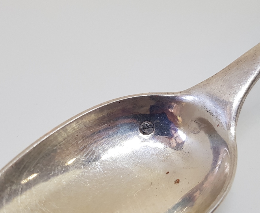 ABDÜLHAMİD HAN DÖNEMİ KABARTMA İŞÇİLİKLİ TUĞRALI, SAH DAMGALI VE ÇEŞNİLİ NADİR TİPTE GÜMÜŞ TATLI KAŞIĞI