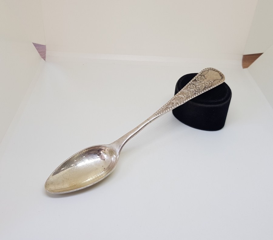 ABDÜLHAMİD HAN DÖNEMİ KABARTMA İŞÇİLİKLİ TUĞRALI, SAH DAMGALI VE ÇEŞNİLİ NADİR TİPTE GÜMÜŞ TATLI KAŞIĞI